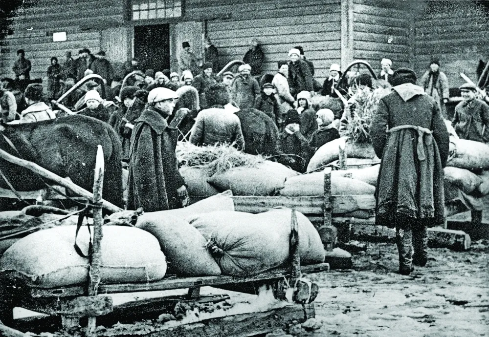 Peasants give away bread in the Baryshivka district of the Kyiv region, 1930