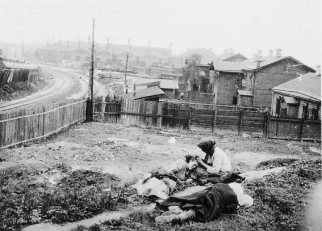 Starvation during the Holodomor, Kharkiv region, 1933. Photo by Alexander Wienerberger